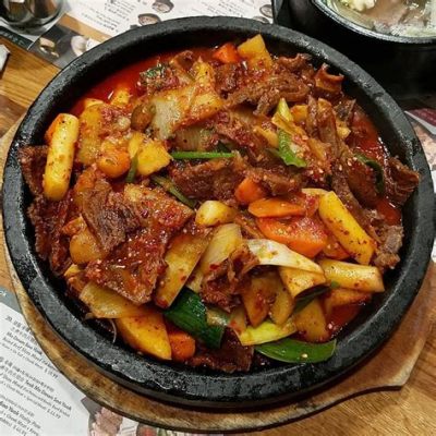  갈비찜이 마음을 사로잡는 풍미의 일품인가?!  한국의 전통적인 고기 요리, 깊은 달콤함과 부드러운 식감으로 남녀노소를 사로잡는 갈비찜에 대한 모든 것을 알려드립니다!